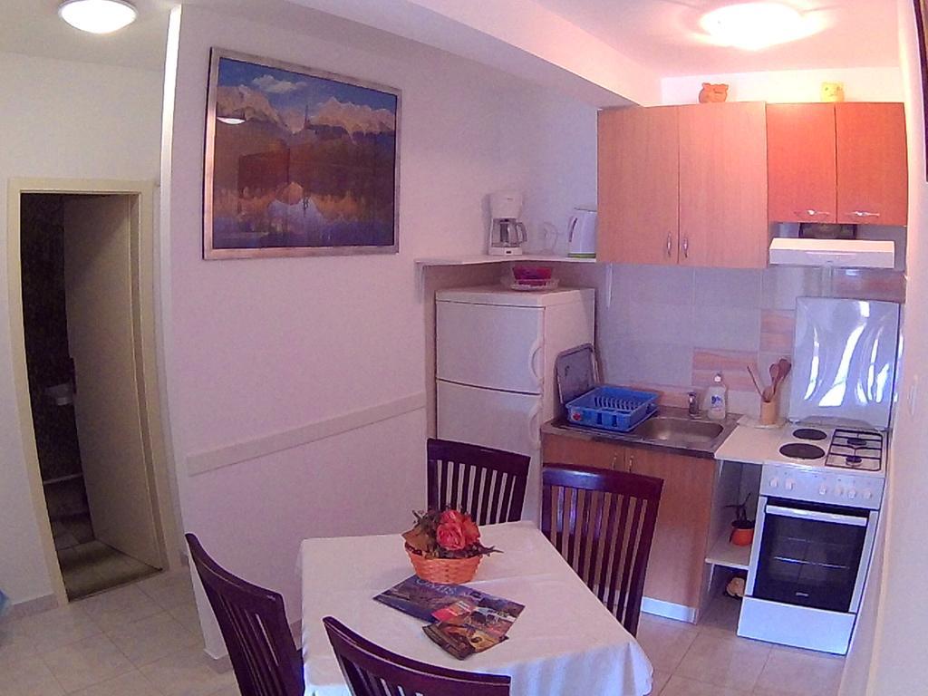 Apartments Ivana I Darko Омиш Экстерьер фото