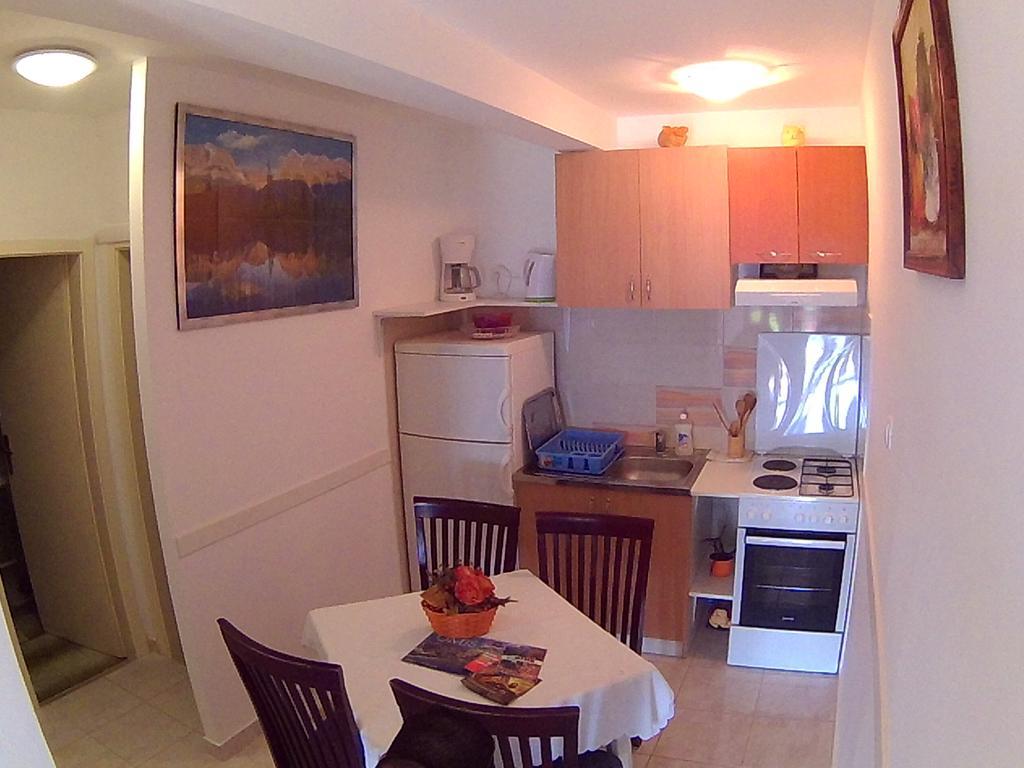 Apartments Ivana I Darko Омиш Экстерьер фото